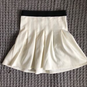 White pleated stretch skirt